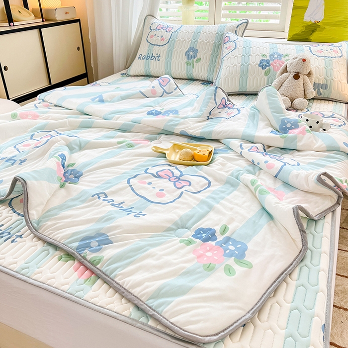 91家纺网 家纺一手货源 找家纺 慕澄家纺 2024新款小版印花0.5乳胶凉席夏被四件套 条纹兔