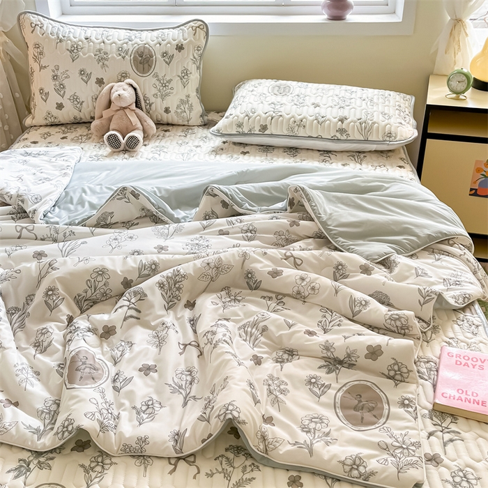 91家纺网 家纺一手货源 找家纺 古吉梦 2024新款冰激凌凉感丝夏被-小清新 凉感丝夏被-芭提雅+浅灰