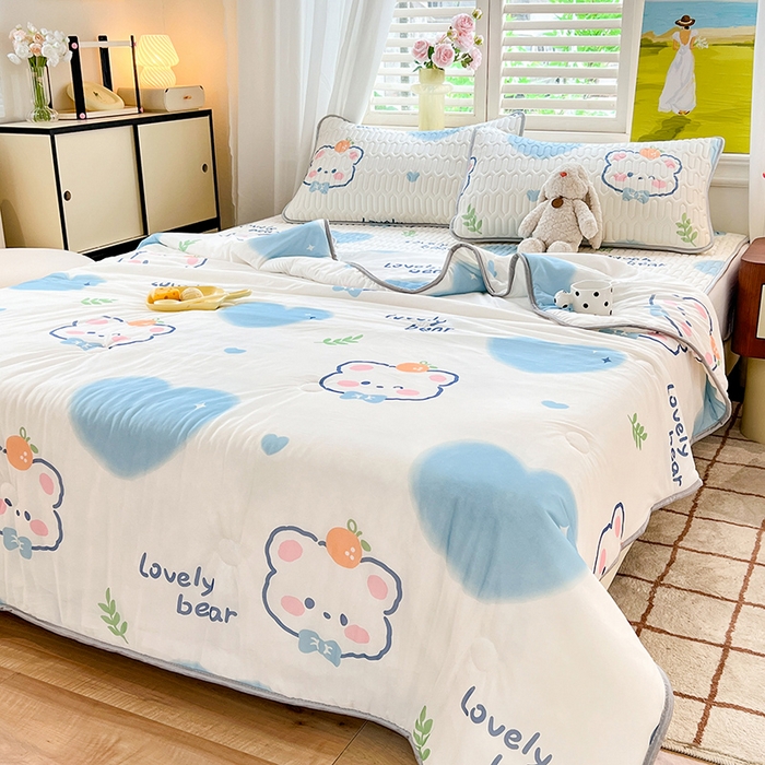 91家纺网 家纺一手货源 找家纺 慕澄家纺 2024新款小版印花0.5乳胶凉席夏被四件套 爱心小熊