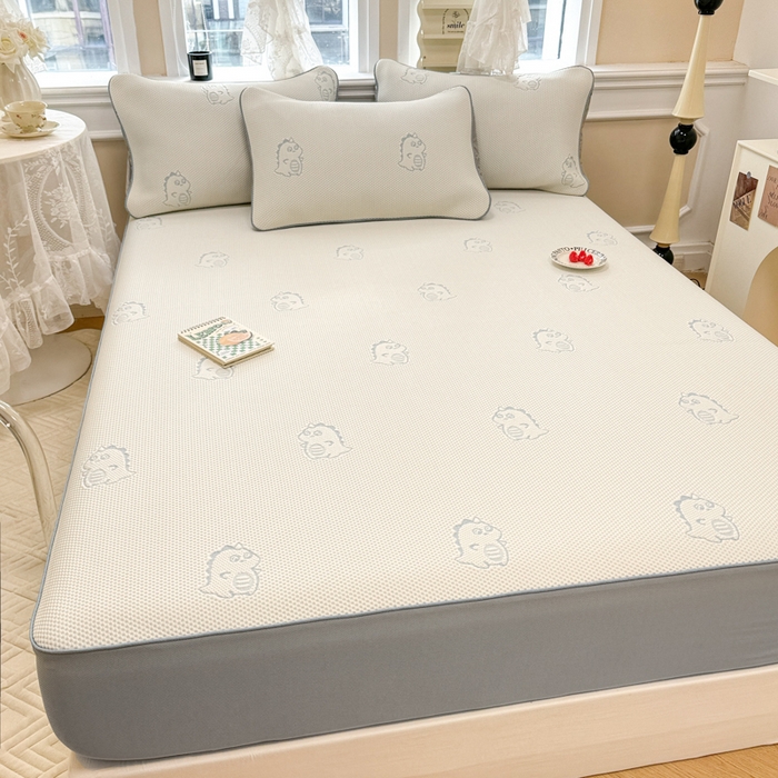 91家纺网 家纺一手货源 找家纺 全季家居 2024新款5A速冷PE小动物系列凉豆豆席 小恐龙-天蓝-床笠款