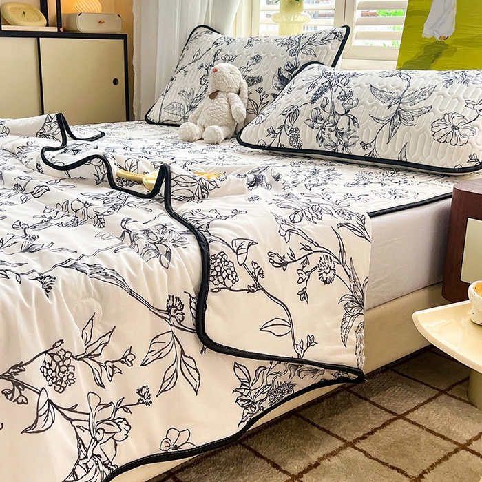 91家纺网 家纺一手货源 找家纺 慕澄家纺 2024新款小版印花0.5乳胶凉席夏被四件套 赫本