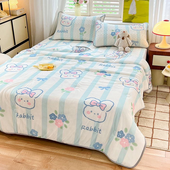 91家纺网 家纺一手货源 找家纺 慕澄家纺 2024新款小版印花0.5乳胶凉席夏被四件套 条纹兔