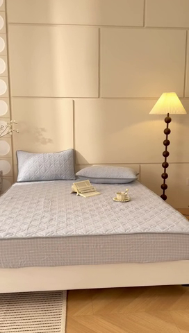 91家纺网 家纺一手货源 找家纺 杜先生 2024新款无印风水洗棉夹棉床笠 浅兰小格