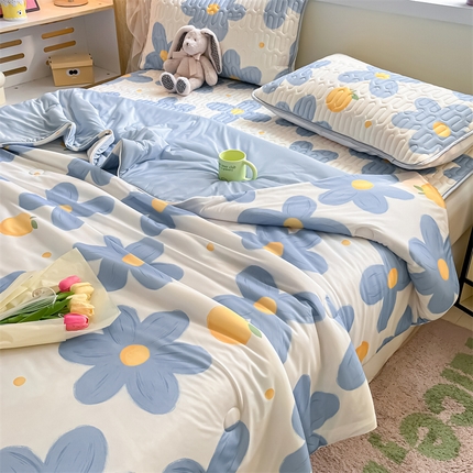 91家纺网 家纺一手货源 找家纺 古吉梦 2024新款冰激凌凉感丝夏被-小清新 凉感丝夏被-兰玲+天兰