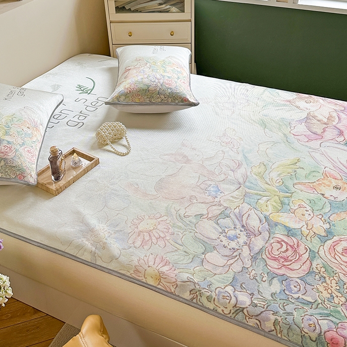 91家纺网 家纺一手货源 找家纺 萝莉家纺 2024新款大版印花冰丝凉席床席床笠款 小猫咪的花园-床笠款