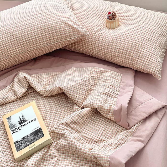 91家纺网 家纺一手货源 找家纺 水洗的故事2025新款A类色织水洗棉丝夏被四件套系列 暗粉格