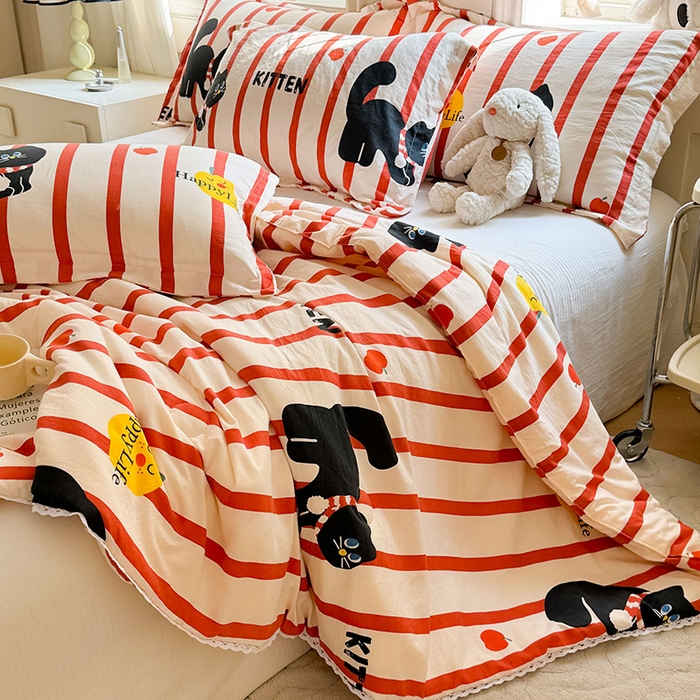 91家纺网 家纺一手货源 找家纺 创优家纺  2025新款A类皱皱纱小花边夏被 红小喵