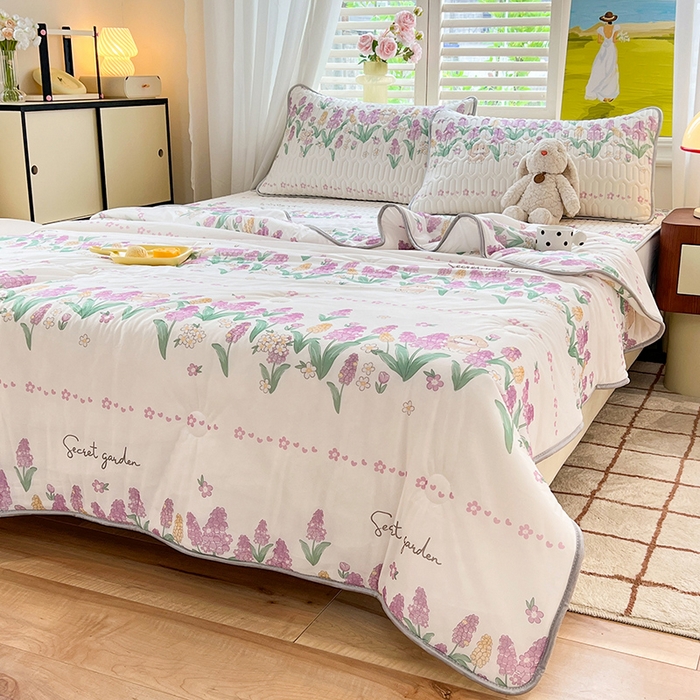 91家纺网 家纺一手货源 找家纺 慕澄家纺 2024新款小版印花0.5乳胶凉席夏被四件套 紫色浪漫