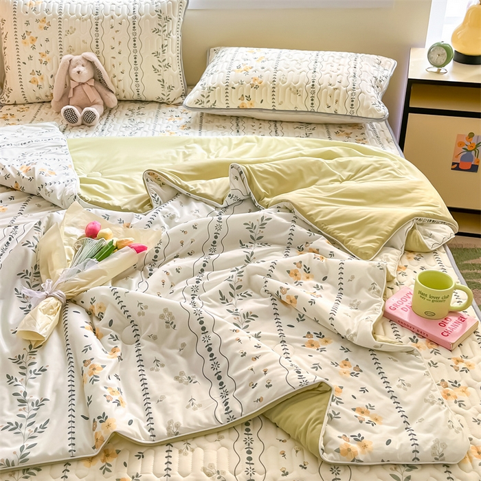 91家纺网 家纺一手货源 找家纺 古吉梦 2024新款冰激凌凉感丝夏被-小清新 凉感丝夏被-碧城春泥+莴苣