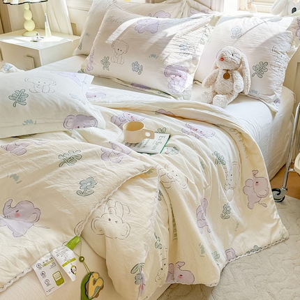 91家纺网 家纺一手货源 找家纺 创优家纺  2025新款A类皱皱纱小花边夏被 小象宝宝