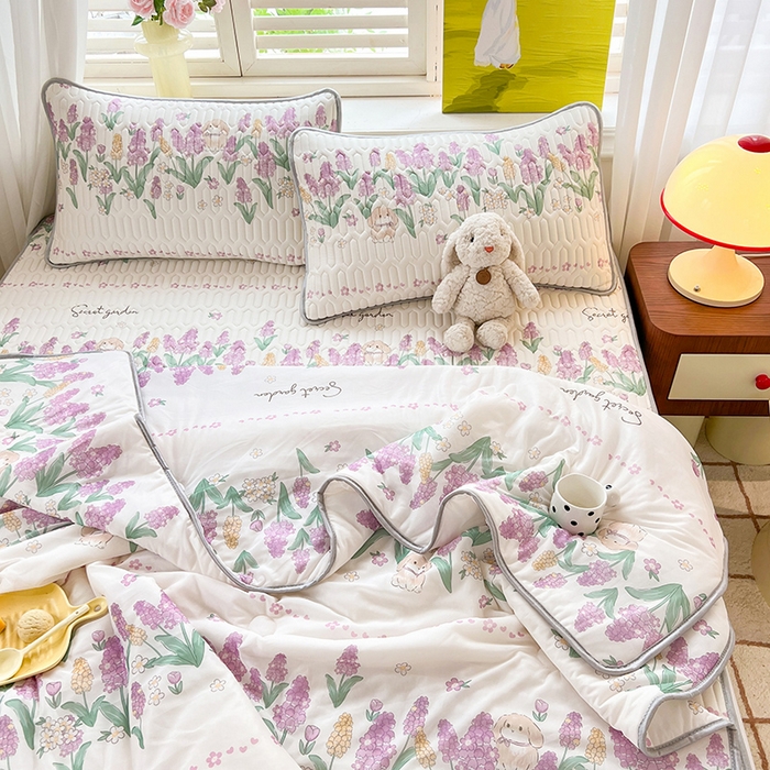 91家纺网 家纺一手货源 找家纺 慕澄家纺 2024新款小版印花0.5乳胶凉席夏被四件套 紫色浪漫