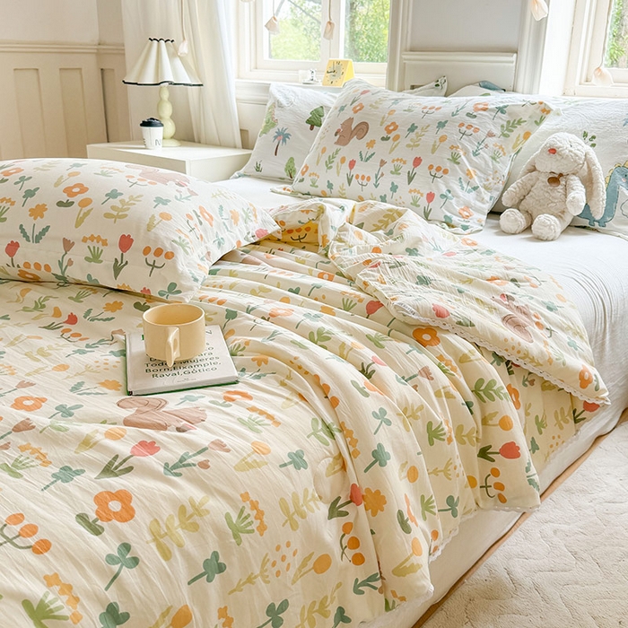 91家纺网 家纺一手货源 找家纺 创优家纺  2025新款A类皱皱纱小花边夏被 松鼠花园