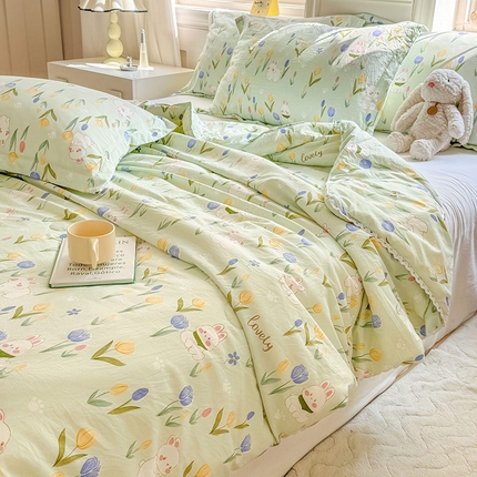 91家纺网 家纺一手货源 找家纺 创优家纺  2025新款A类皱皱纱小花边夏被 幸运兔