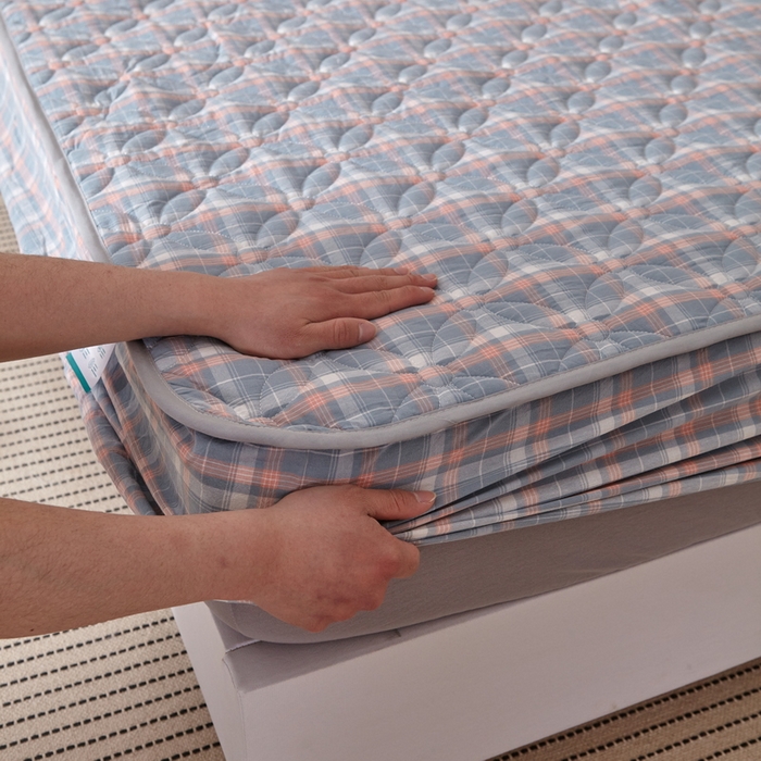 91家纺网 家纺一手货源 找家纺 杜先生 2024新款无印风水洗棉夹棉床笠 浅蓝中格