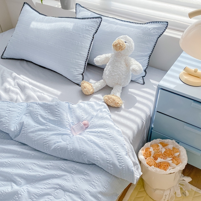 91家纺网 家纺一手货源 找家纺 羋多 2024新款泡泡棉夏被 天空蓝+雅士灰