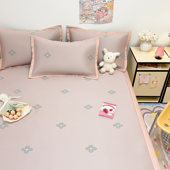 91家纺网 家纺一手货源 找家纺 全季家居 2024新款卡通提花系列PE凉感席 四叶草-山茶粉