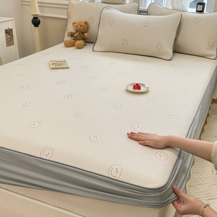 91家纺网 家纺一手货源 找家纺 全季家居 2024新款5A速冷PE小动物系列凉豆豆席 笑脸-卡其-床笠款