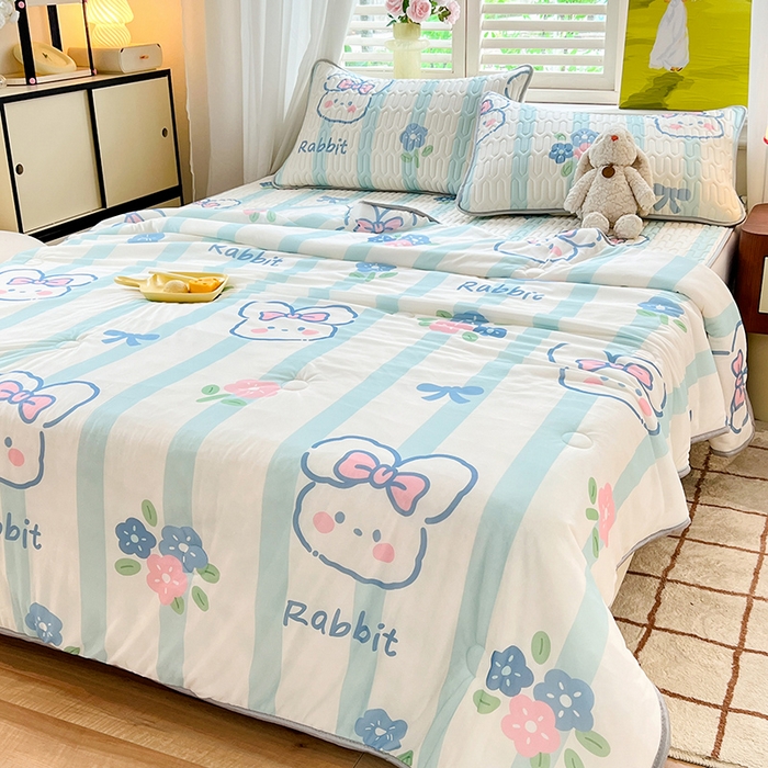 91家纺网 家纺一手货源 找家纺 慕澄家纺 2024新款小版印花0.5乳胶凉席夏被四件套 条纹兔