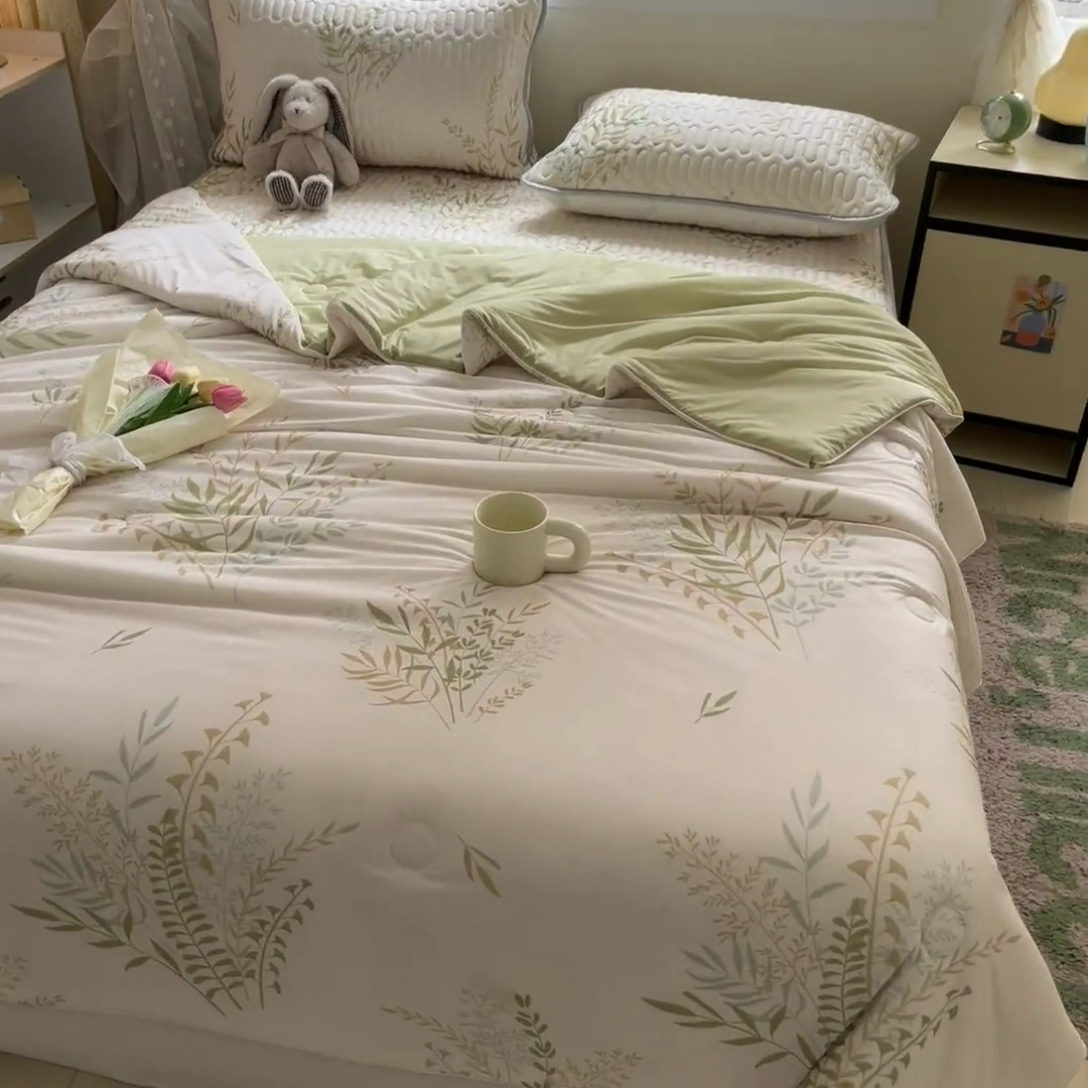 91家纺网 家纺一手货源 找家纺 古吉梦 2024新款冰激凌凉感丝夏被-小清新 凉感丝夏被-绿茵+莴苣