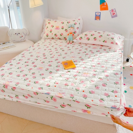 91家纺网 家纺一手货源 找家纺 默忆 2025新款水洗棉双层纱印花夹棉床笠  花花兔