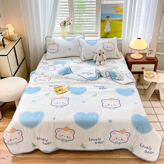 91家纺网 家纺一手货源 找家纺 慕澄家纺 2024新款小版印花0.5乳胶凉席夏被四件套 爱心小熊