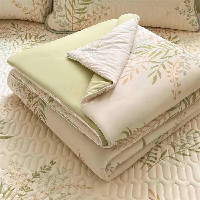 91家纺网 家纺一手货源 找家纺 古吉梦 2024新款冰激凌凉感丝夏被-小清新 凉感丝夏被-绿茵+莴苣