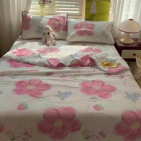 91家纺网 家纺一手货源 找家纺 慕澄家纺 2024新款小版印花0.5乳胶凉席夏被四件套 心花怒放