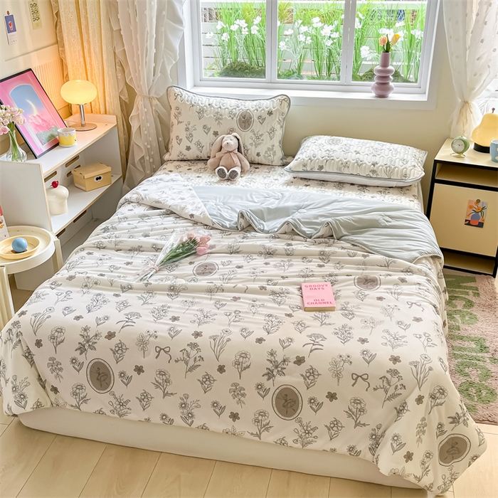 91家纺网 家纺一手货源 找家纺 古吉梦 2024新款冰激凌凉感丝夏被-小清新 凉感丝夏被-芭提雅+浅灰