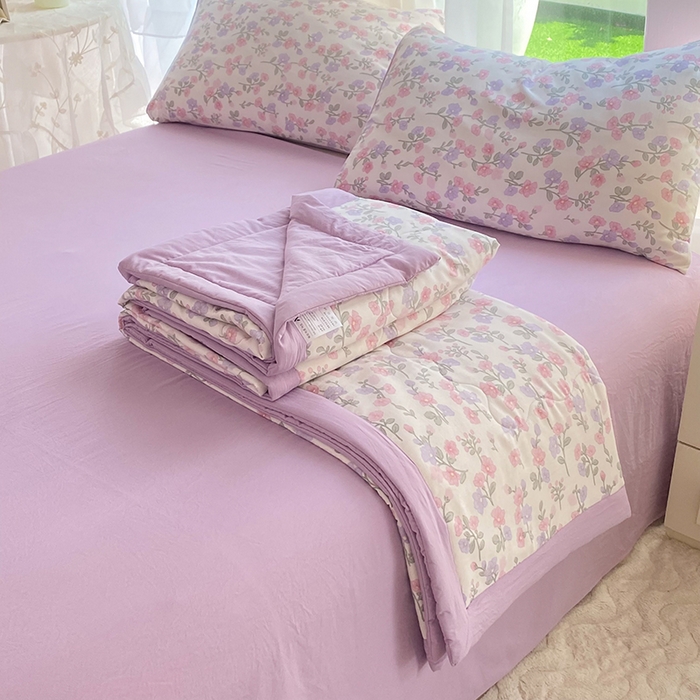 91家纺网 家纺一手货源 找家纺 妖妖家纺 2024新款超柔软糯水洗云朵棉印花夏被四件套 尽相思