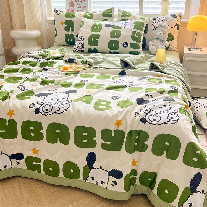 91家纺网 家纺一手货源 找家纺 妖妖家纺 2024新款超柔软糯水洗云朵棉印花夏被四件套 字母熊