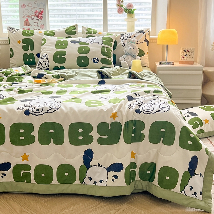 91家纺网 家纺一手货源 找家纺 妖妖家纺 2024新款超柔软糯水洗云朵棉印花夏被四件套 字母熊