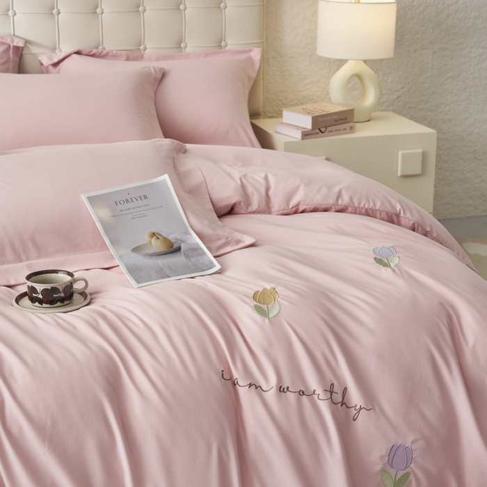 91家纺网 家纺一手货源 找家纺 闲鱼家纺 2025新款A类亲肤刺绣四件套春雅系列 郁金香-蜜桃