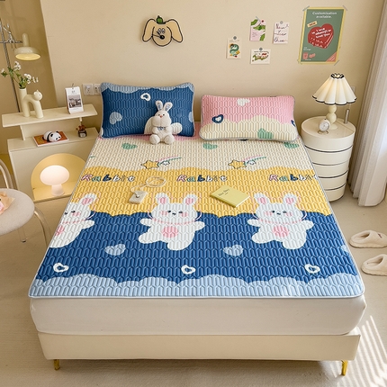 91家纺网 家纺一手货源 找家纺 世纪绒品 2026新款凉感丝印花款乳胶凉席 爱心兔