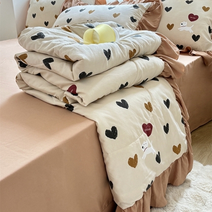 91家纺网 家纺一手货源 找家纺 仟网汇 2024新款韩版田园法式糯糯棉花边夏被四件套 爱心小狗