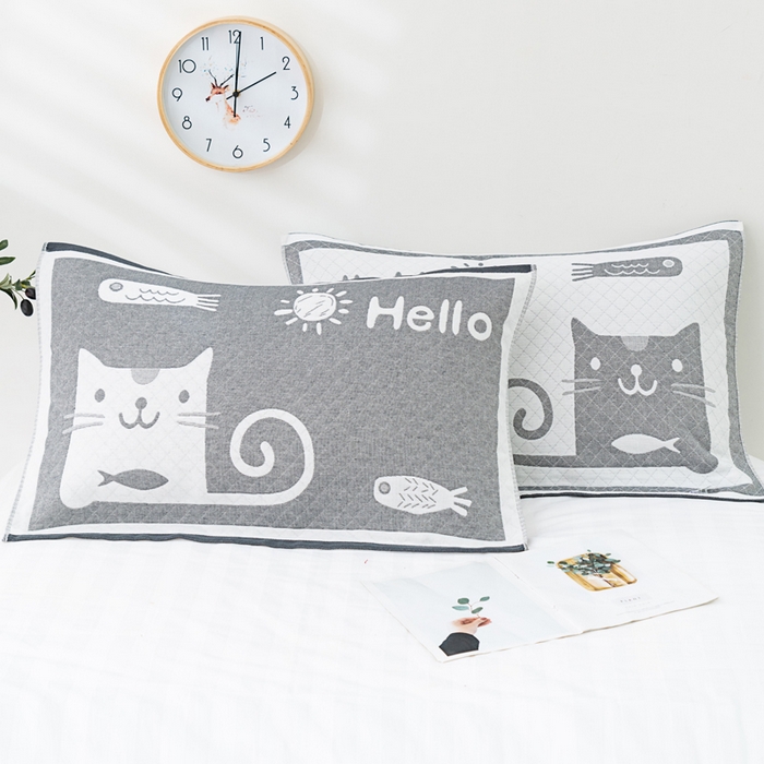 91家纺网 家纺一手货源 找家纺 朴尔家纺-毛巾被 2024新款特惠混纺棉质三层纱布独版AB面枕巾 52*78cm一对 爱鱼的猫灰