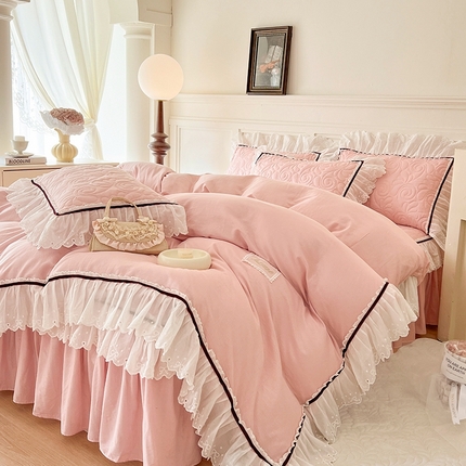91家纺网 家纺一手货源 找家纺 网红馆 2025新款全棉双层纱四件套花边款爱丽丝系列 樱花粉