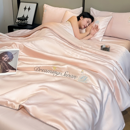 91家纺网 家纺一手货源 找家纺 如一 2024新款麻绳系列水洗冰丝夏被四件套 天鹅-奶油粉