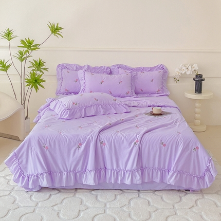 91家纺网 家纺一手货源 找家纺 你好美丽 2025新款水洗棉麻刺绣荷叶边夏被四件套-初荷 初荷-紫玫瑰