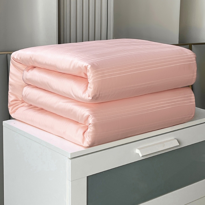 91家纺网 家纺一手货源 找家纺 尚品家纺 2024新款提花段条绗缝蚕丝被 优雅玉色