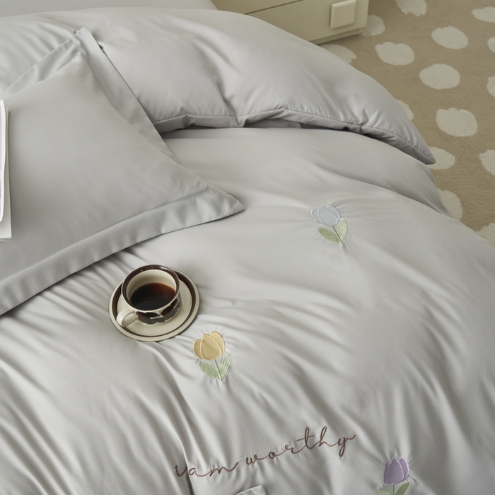 91家纺网 家纺一手货源 找家纺 闲鱼家纺 2025新款A类亲肤刺绣四件套春雅系列 郁金香-浅灰