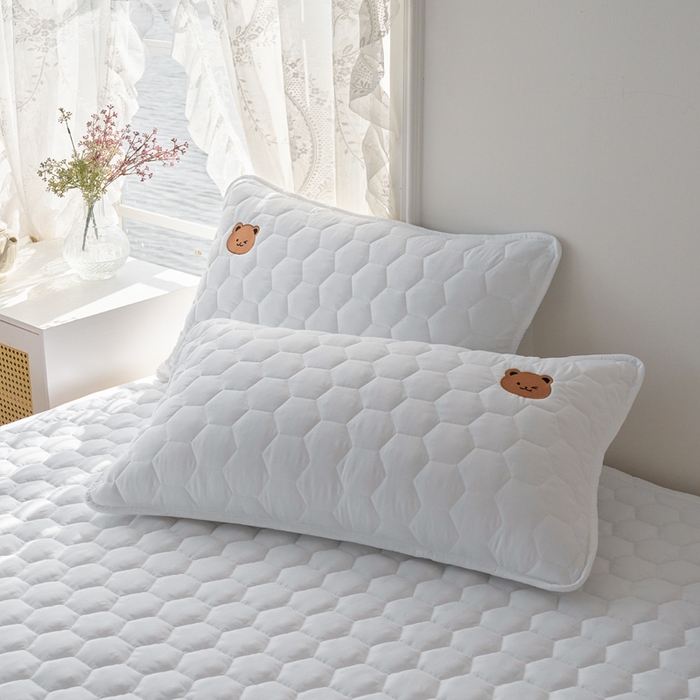 91家纺网 家纺一手货源 找家纺 恋绒家纺 2025新款A类刺绣款床褥学生软床垫子床护垫软垫（图2） 可爱熊—纯白