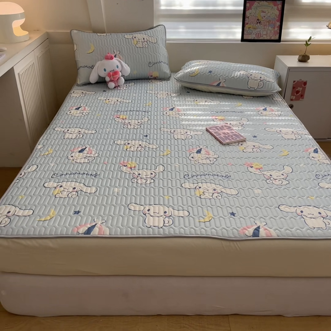 91家纺网 家纺一手货源 找家纺 金爱家 2024新款库洛米床笠款凉感丝乳胶凉席 床笠款-月亮玉桂狗