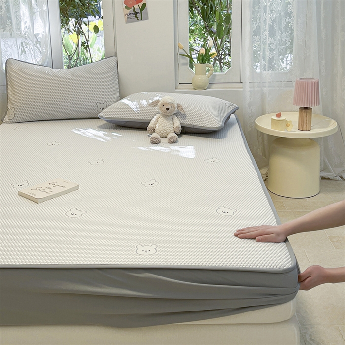 91家纺网 家纺一手货源 找家纺 启程家纺 2024春夏A类凉豆豆凉席床笠款凉席套件 熊仔宝贝