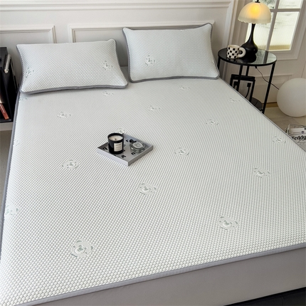 91家纺网 家纺一手货源 找家纺 卡初 2025新款抗菌冰豆豆小熊系列床笠款 冰豆豆熊猫系列-床笠款 冰豆绿