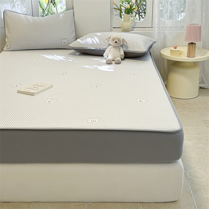 91家纺网 家纺一手货源 找家纺 启程家纺 2024春夏A类凉豆豆凉席床笠款凉席套件 熊仔宝贝