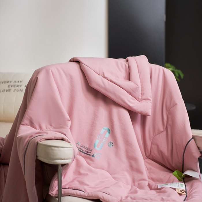 91家纺网 家纺一手货源 找家纺 米菲 2024新款亲肤舒适冰蝉丝科技被 夏被 被子被芯 美豆沙