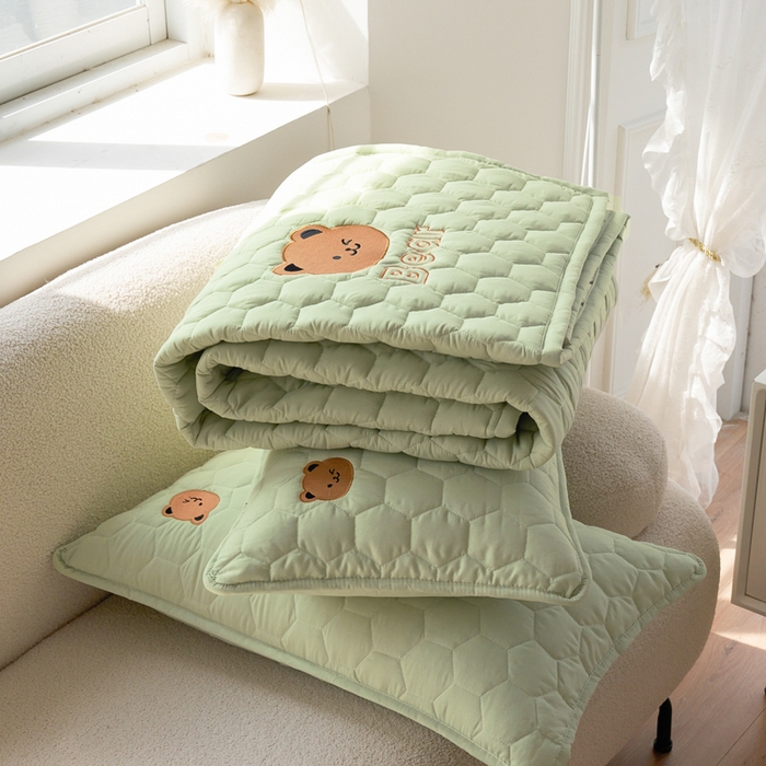 91家纺网 家纺一手货源 找家纺 （总）恋绒家纺 2025新款A类刺绣款床褥学生软床垫子床护垫软垫（图2）