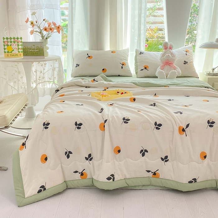 91家纺网 家纺一手货源 找家纺 妖妖家纺 2024新款超柔软糯水洗云朵棉印花夏被四件套 柿柿如意