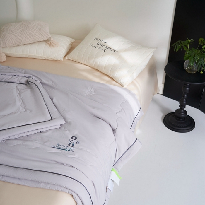 91家纺网 家纺一手货源 找家纺 米菲 2024新款亲肤舒适冰蝉丝科技被 夏被 被子被芯 暮云灰