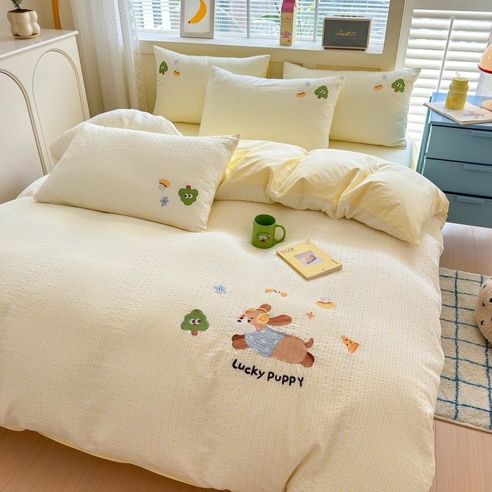 91家纺网 家纺一手货源 找家纺 优彩  2025新款40支全棉水洗棉提花刺绣四件套 幸运小狗